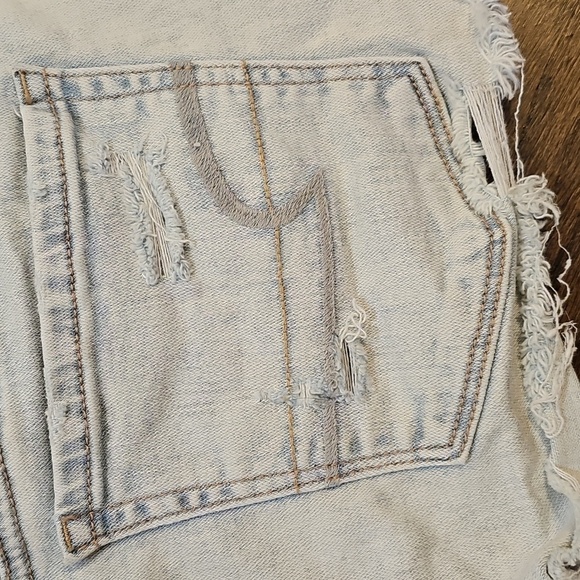 American Eagle Outfitters Light Wash Distressed Jean Shorts - Picture 6 of 12
